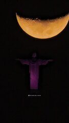 Timelapse mostra Lua 'sorrindo' atrás do Cristo Redentor; VÍDEO